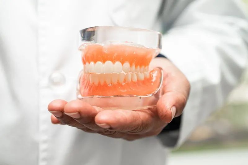 So Sánh Chi Phí Bọc Răng Sứ Ở Việt Nam Và Mỹ